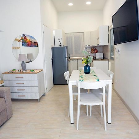 גיארדיני נאקסוס Theos Holidays Apartments מראה חיצוני תמונה